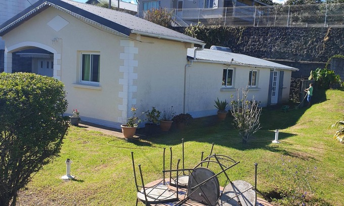La Plaine des Cafres House | Fenced house BBC garage