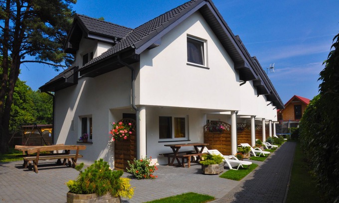 Jaroslawiec Apartment | Ferienhaus Holiday Home Domki Raj