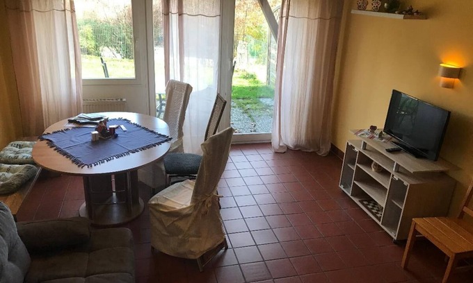 Zandt Apartment | Ferienhaus mit 2 Schlafzimmern, Kaminofen, Terrasse und Garten