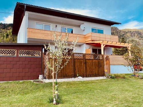 Steindorf am Ossiacher See Apartment | Ferienwohnung Resi mit traumhaftem Seepanorama