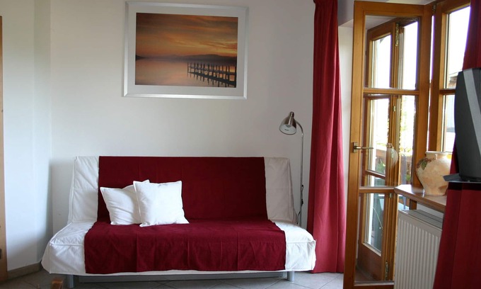 Breitbrunn a. Chiemsee Apartment | Ferienwohnung 65 qm 1 Schlafzimmer, 1 Wohnschlafraum für 2-5 Personen im OG