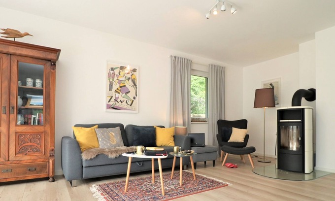 Neuhaus Apartment | Ferienwohnung mit Terrasse und Garten in Strandnaher Lage