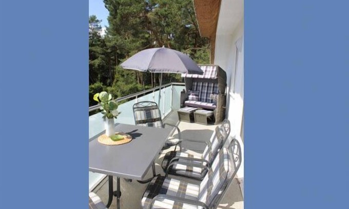 Ostseebad Dierhagen Apartment | Ferienwohnung mit Balkon in Einem Reetdachgedecktem Strandhaus