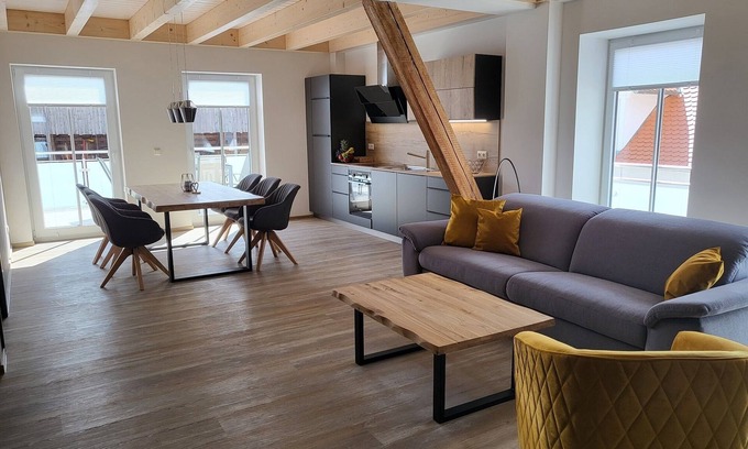 Feuchtwangen Apartment | Ferienwohnung 2 mit Balkon und Whirlwanne