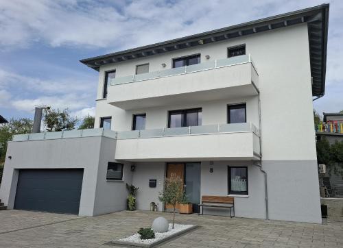 Stuppach Apartment | Ferienwohnung am Blumenberg