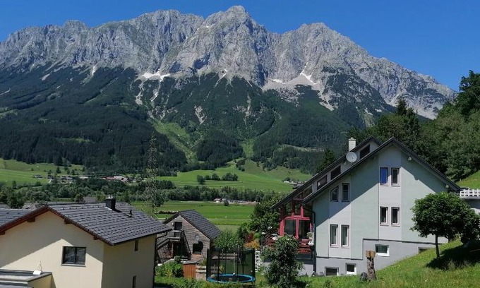 Niederoeblarn Apartment | Ferienwohnung Berg(Aus)zeit Ennstal