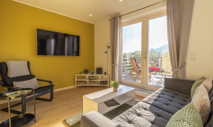 Heringhausen Apartment | Ferienwohnung Bergblick mit Balkon und Garten - Familienfreundlich
