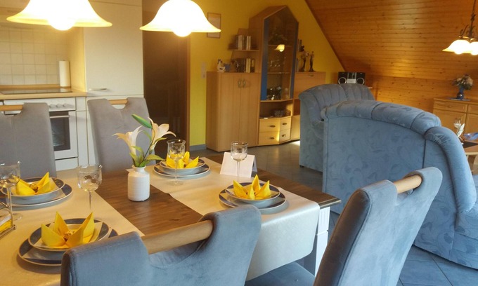 Stakendorf Apartment | Ferienwohnung Dorette in Stakendorf mit Blick über den Dorfteich