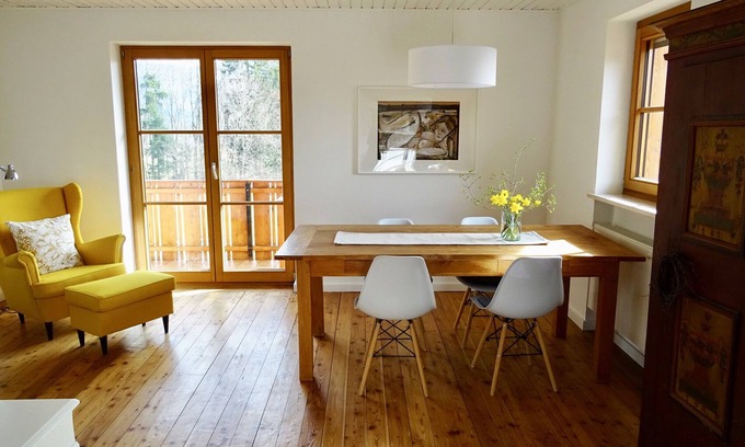 Frasdorf Apartment | Ferienwohnung Florina 2 Schlafzimmer, Küche, großer Balkon mit schöner Aussicht, 80qm