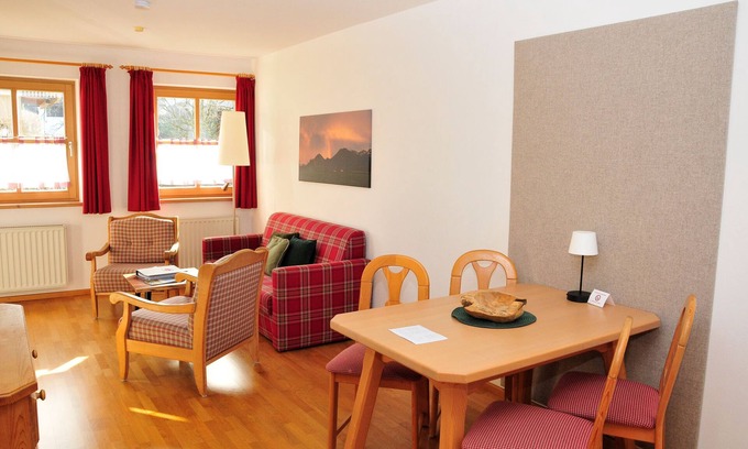 Bad Feilnbach Apartment | Ferienwohnung Kranzhorn, 2 bis 3 Personen, 1 separates Schlafzimmer, 1. OG, Südbalkon