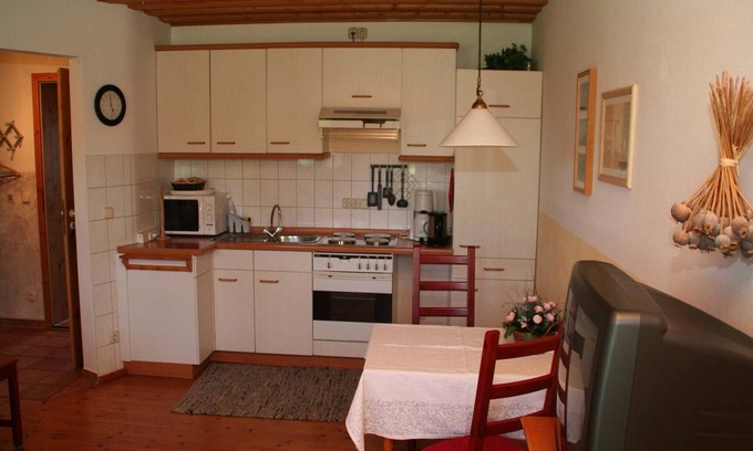 Bad Endorf Apartment | Ferienwohnung Löwenzahn, 40 qm Obergeschoss, 1 separates Schlafzimmer