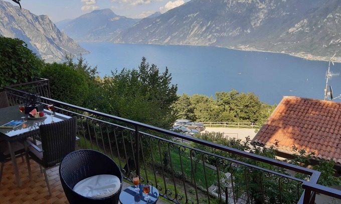 Voltino Apartment | Ferienwohnung mit Traumhaftem Seeblick Gardasee Limone Tremosine Voltino,italien