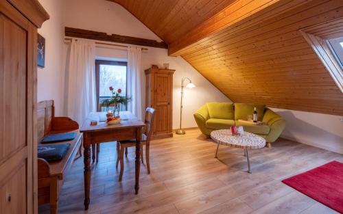 Wiesenfelden Apartment | Ferienwohnung „Rose“