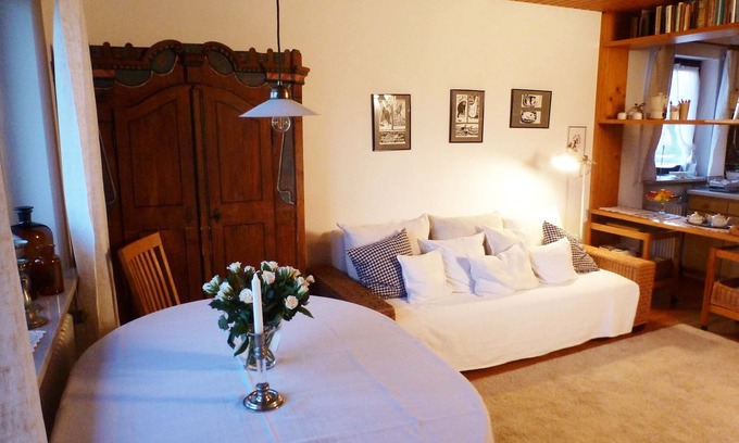 Hoslwang Apartment | Ferienwohnung Südwest, 45 qm Obergeschoss, 1 Wohnzimmer, 1 Separates Schlafzimmer