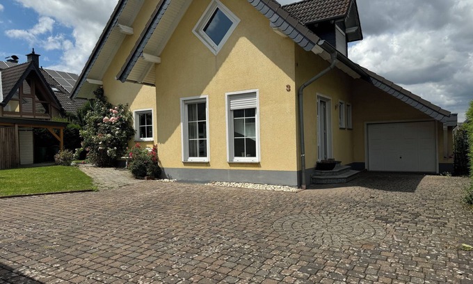 Kastellaun Apartment | Ferienwohnung Sonnenkastell 2 in der Burgstadt Kastellaun mit Direktem Garten