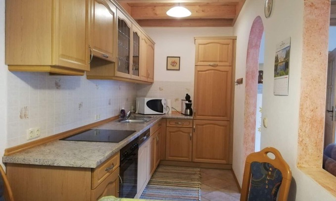 Bergen House | Ferienwohnung Sonnenhäusl 54 qm für 2 Personen im Obergeschoß mit Wohnzimmer, Schlafzimmer, Garage