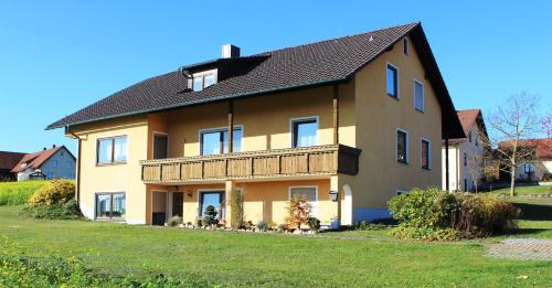Thanstein Apartment | Ferienwohnung Träxler