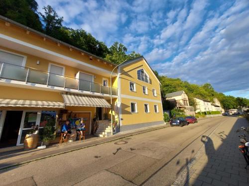 Kelheim House | Ferienwohnung und Zimmer zum Donaublick