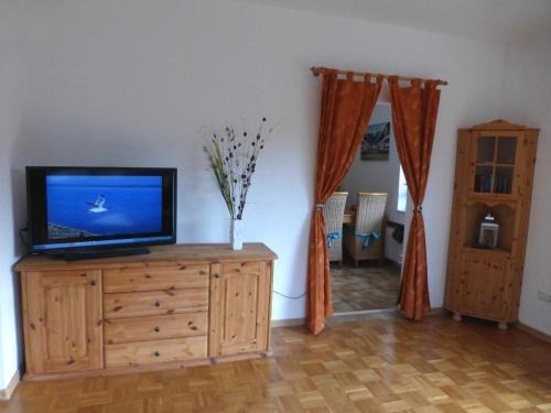 Hinte Apartment | Ferienwohnung Wattmoi mit Terrasse und Whirlwanne