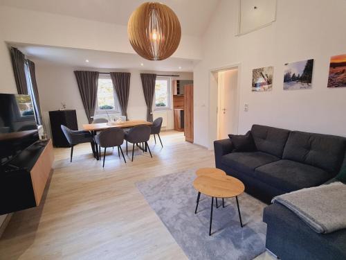 Heinrichs Apartment | Ferienwohnung - Zum alten Fritz - Suhl, 2 Schlafzimmer, 2 Terrassen