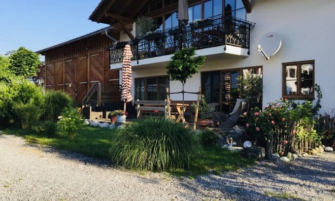 Riedering Apartment | Ferienwohnung zum Bauerngarten