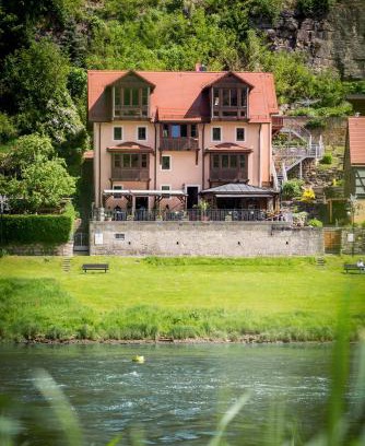 Niederrathen House | Ferienwohnungen Alte Destillerie Rathen