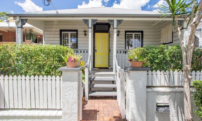 Paddington House | Fernberg Cottage - Sunny Queenslander Charm