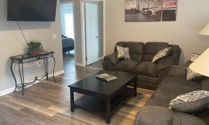 Ferndale Apartment | Ferndale Fashion Getaway 2-bedroom apartment