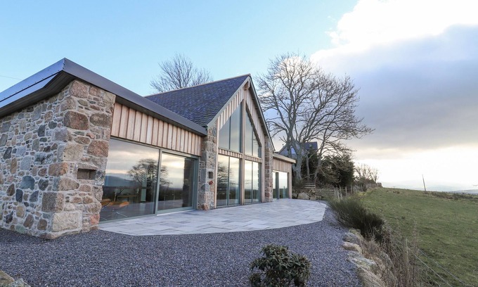 Logie Coldstone Cottage | FERNEYTOUN, pet friendly, with open fire in Ballater