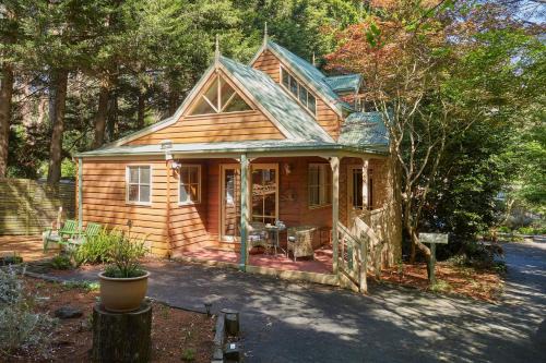 Emerald House | Fernhem Cottages- Love in the Mist