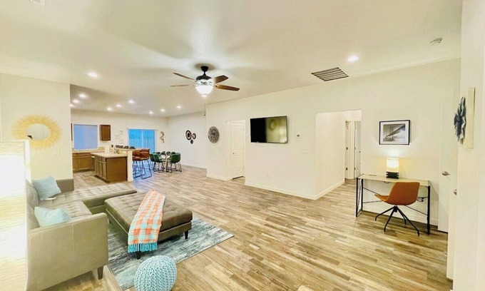 Fernley House | Fernley Brand New House/5TVs Sleeps 13/Pet OK🦮🐈