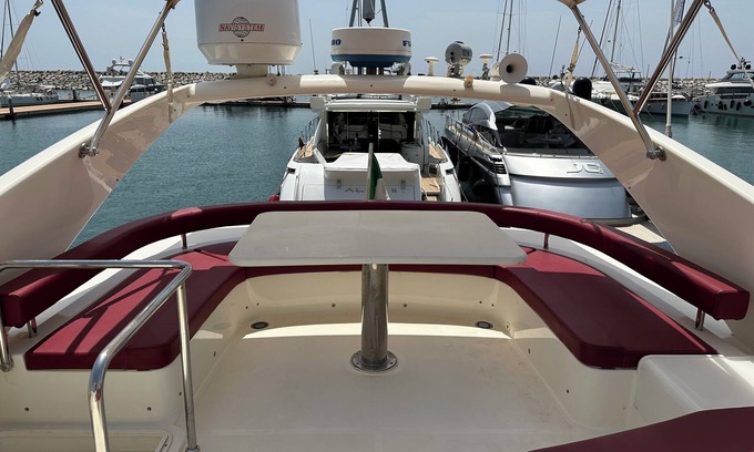 Magazzeno Boat Rental | Ferretti 620 Yacht