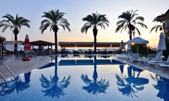 Fethiye City Center Apartment | fethiye , ground floor, beachfront, one bedroom, 24/7 security, private beach