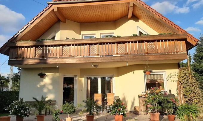 Oberhavel Apartment | FeWo Hohen Neuendorf bei Berlin mit Sauna und Fuß-SPA