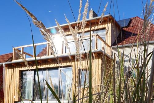 Bad Freienwalde Apartment | FeWo OG am Fluss mit Balkon - ein himmlischer Ausblick