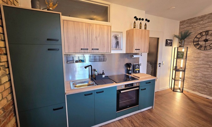Leipziger Vorstadt Apartment | Fifty Shades of Green P18 Apartment