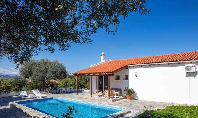 Houdetsi Villa | Fig & Olive Villa with private pool in the countryside, 5km from the beach