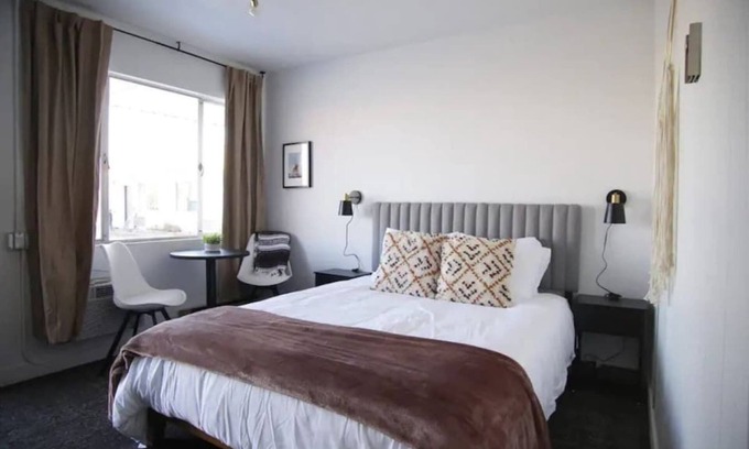 Fillmore Apartment | Fillmore Lodge: Cozy 1-Queen Room at a BEST Price