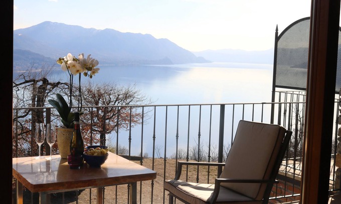 Maccagno Apartment | Finca Cascina Borchina: "VIOLETTA" country estate, relaxation, tranquility, dream lake view, organic