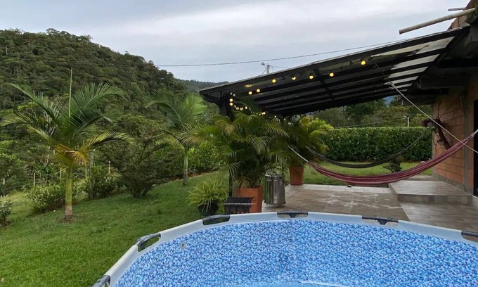 San Rafael House | Finca con Piscina en San Rafael a 1 Minuto del rio con Wifi Para 6 a 12 Personas