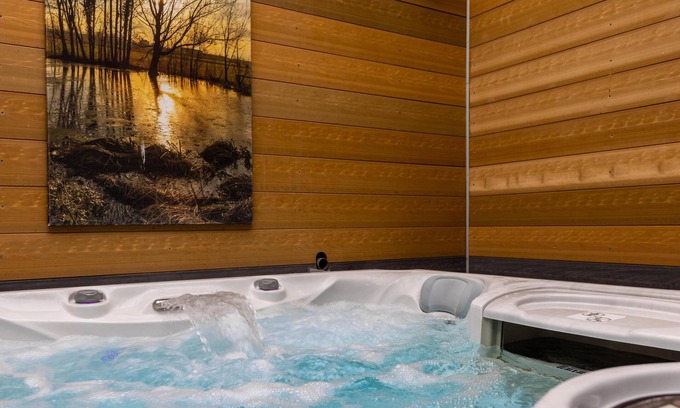 Oldenzaal House | Fine holiday home with jacuzzi and large garden