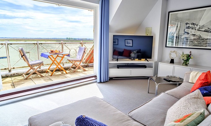 Burnham-on-Crouch Apartment | Finest Retreats | Kings Wharf