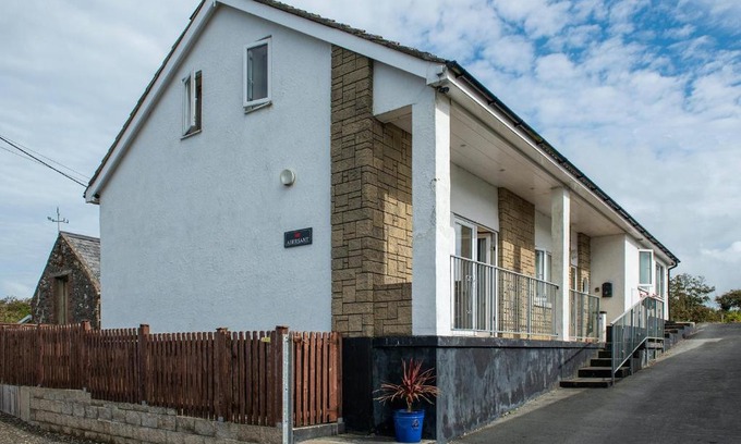 Rhydwyn House | Finest Retreats - Abersant House - Sleeps 6 with Hot Tub