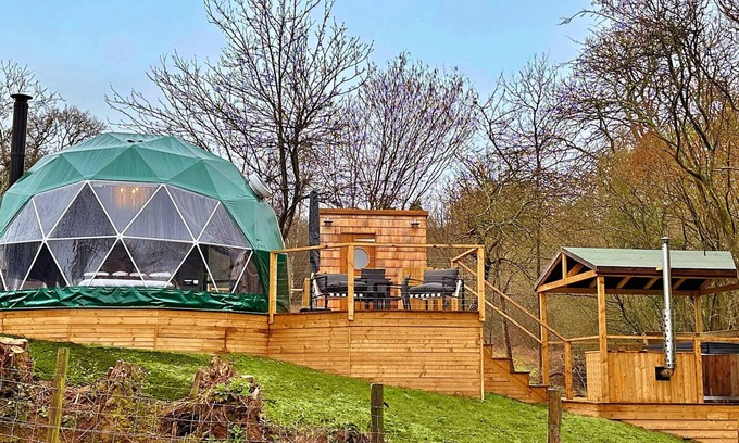 Chiddingstone Hoath Ski Chalet | Finest Retreats | Ashdown Luxury Dome