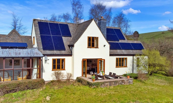 Llanidloes House | Finest Retreats | Cwmfron House