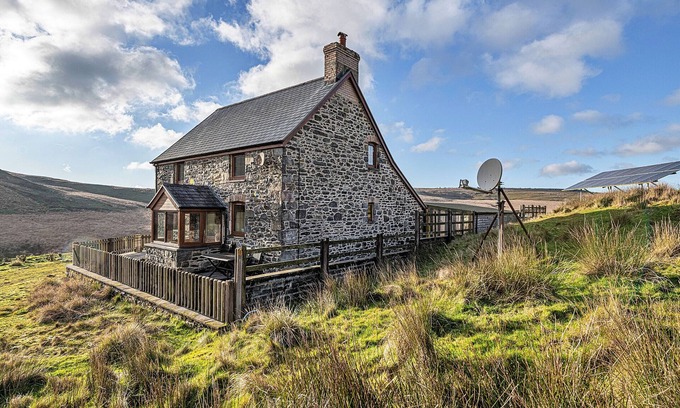Glandyfi Cottage | Finest Retreats | Llechwedd Mawr