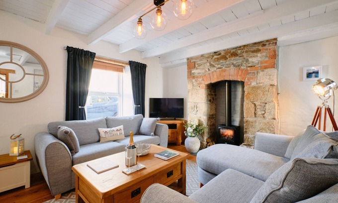 Porthleven Cottage | Finest Retreats | Scallop Cottage