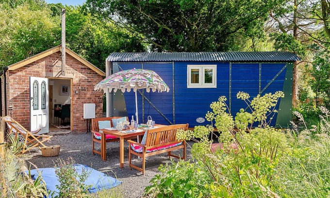 Stoney Stretton Ski Chalet | Finest Retreats - Shrawardine Train Carriage