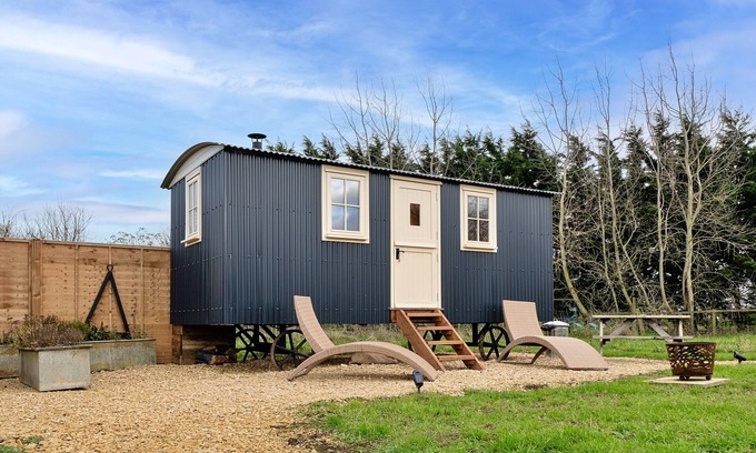 Brackley Ski Chalet | Finest Retreats - The Chicken Hut