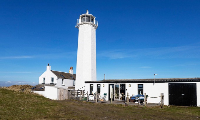 Barrow-in-Furness Cottage | Finest Retreats | The Lighthouse Hide